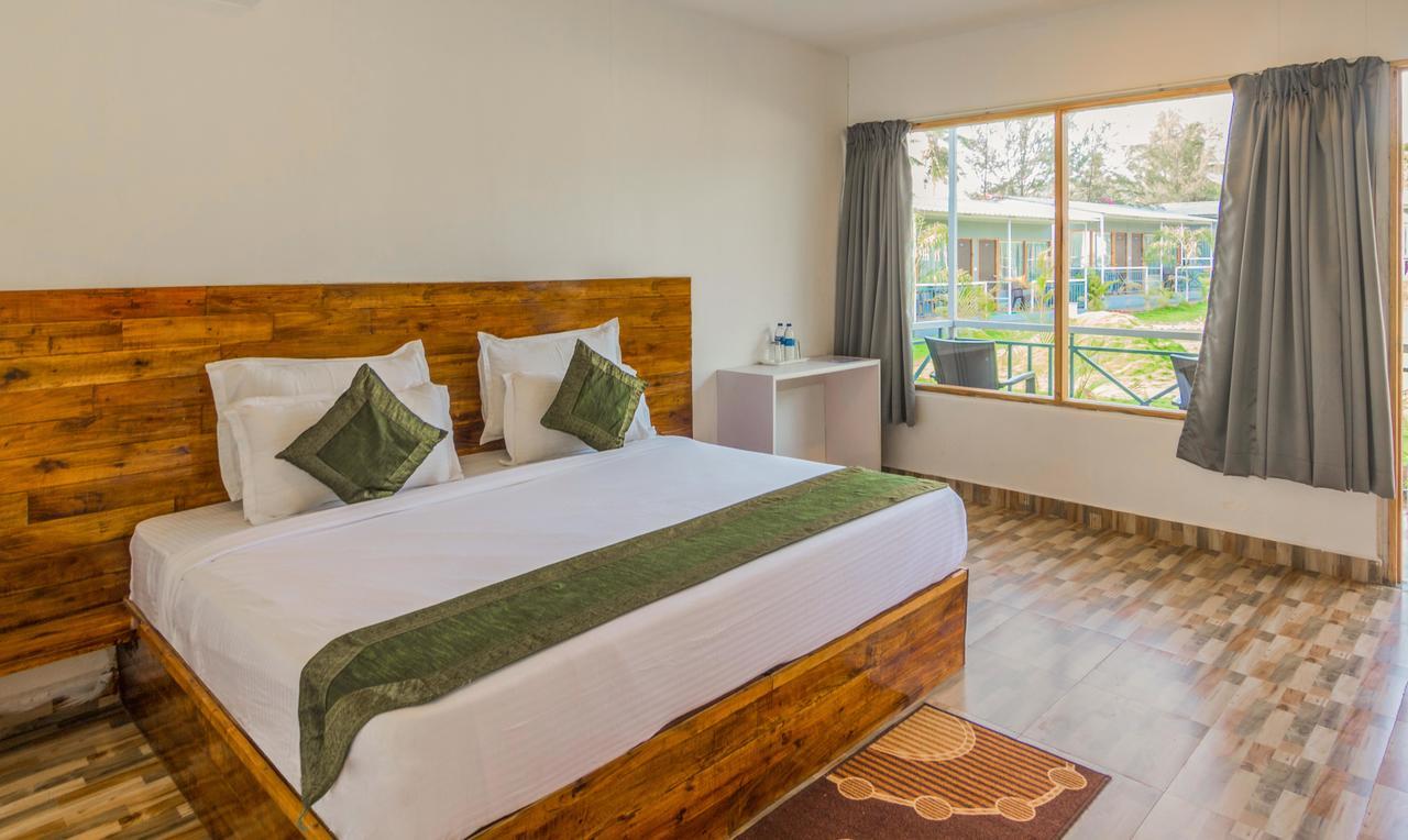 Treebo Lands End Beach Resort Morjim Luaran gambar